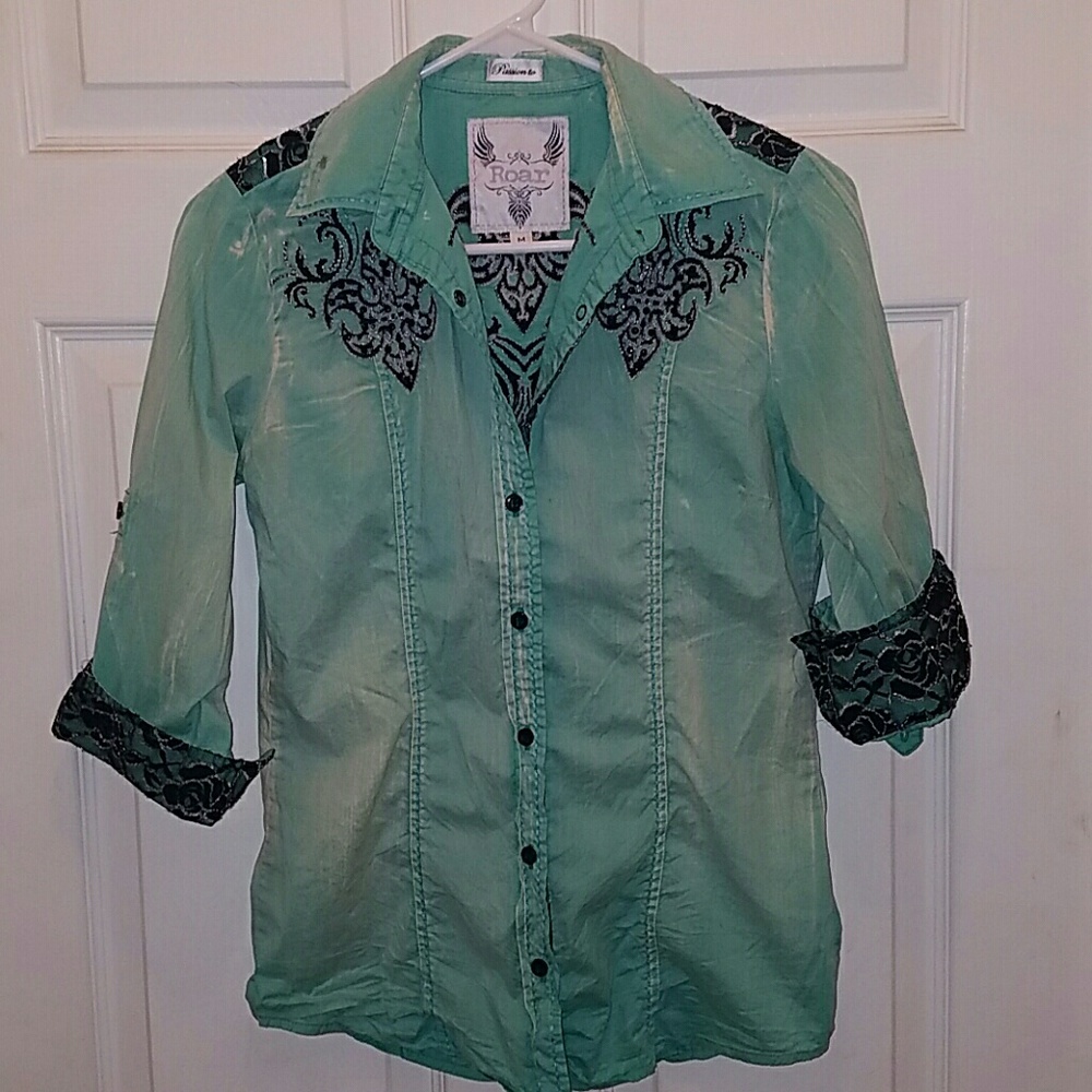 Women's Roar button down